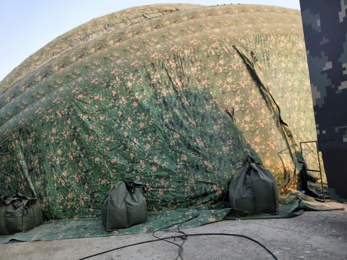 海珠军用充气帐篷